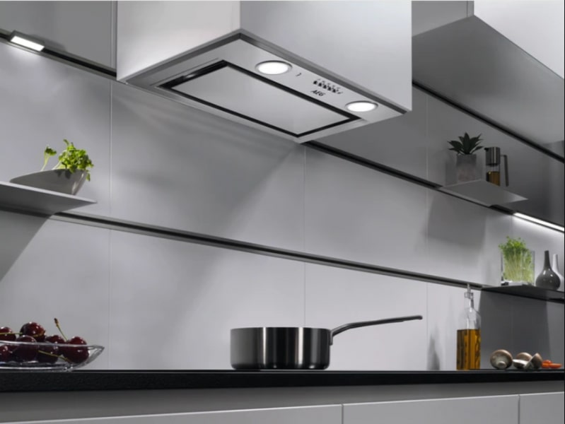 How AEG hoods help in the fight against odors and fumes in the kitchen